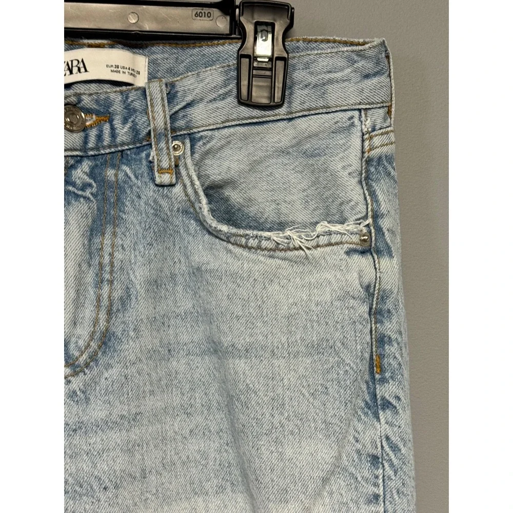ZARA The Cigarette Distressed Light Wash Denim Jeans Women US 4 Raw Hem‎ Boho
